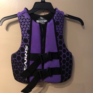 Pre-Owned/ Girls life jacket